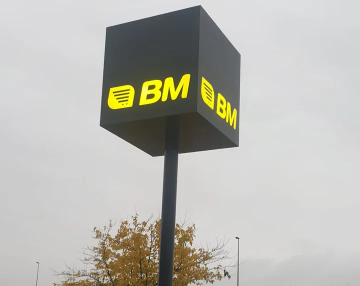 Fabricación de Tótems y Monolitos Publicitarios